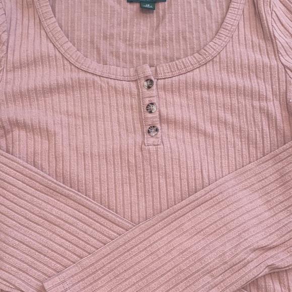 Long sleeve CROPTOP, CAUSAL LOOK TO WEAR ON A HOT DAY, SCHOOL - Picture 3 of 4